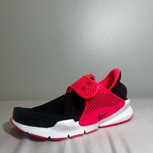 Brand new Nike Sock Darts. Women’s size 8/Youth size 6Y.